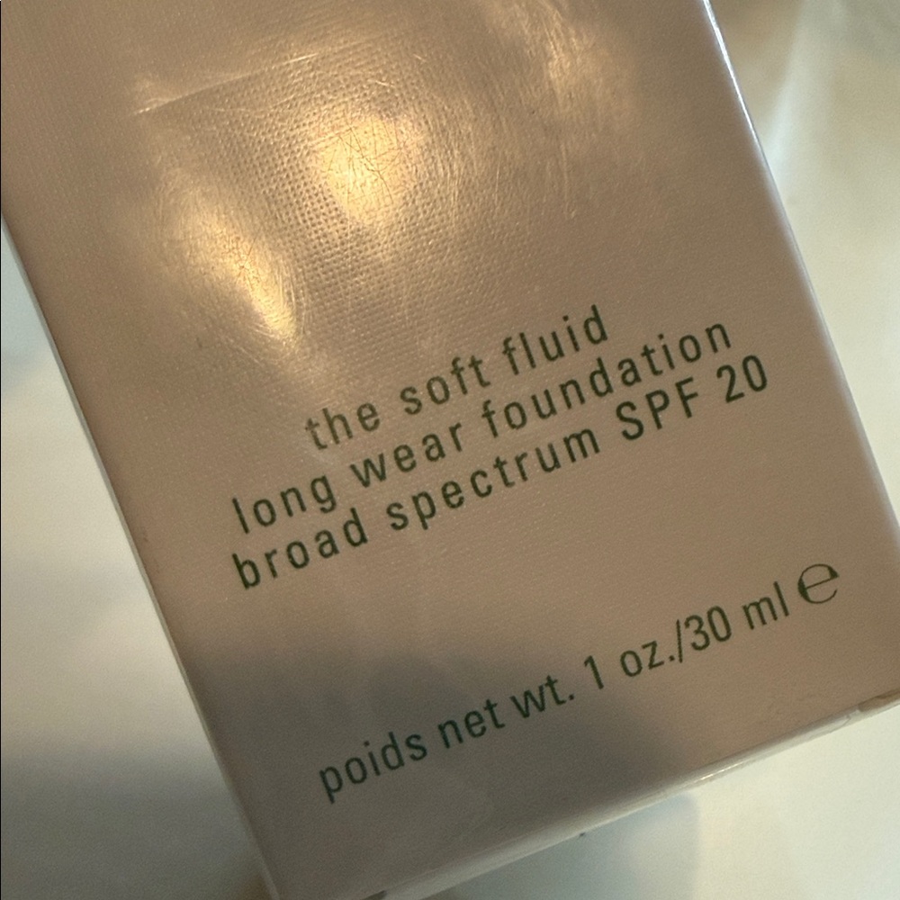 NEW La Mer Soft Fluid Long Wear Foundation - Amber - Picture 4 of 9